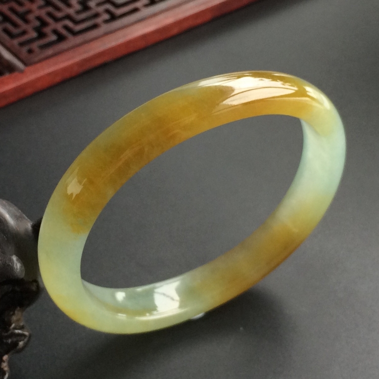 (超值推荐)糯冰种黄翡贵妃镯(52.8mm-45mm)