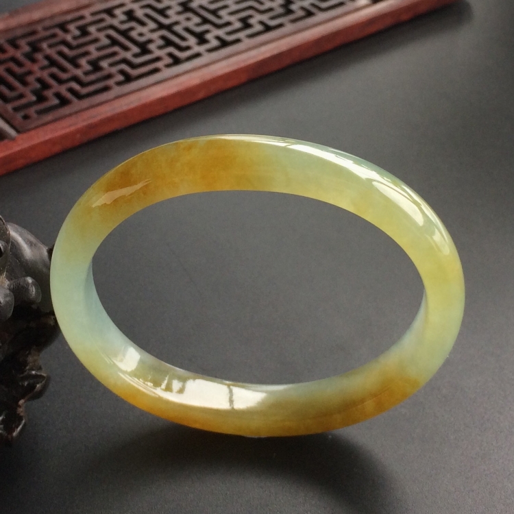 (超值推荐)糯冰种黄翡贵妃镯(52.8mm-45mm)