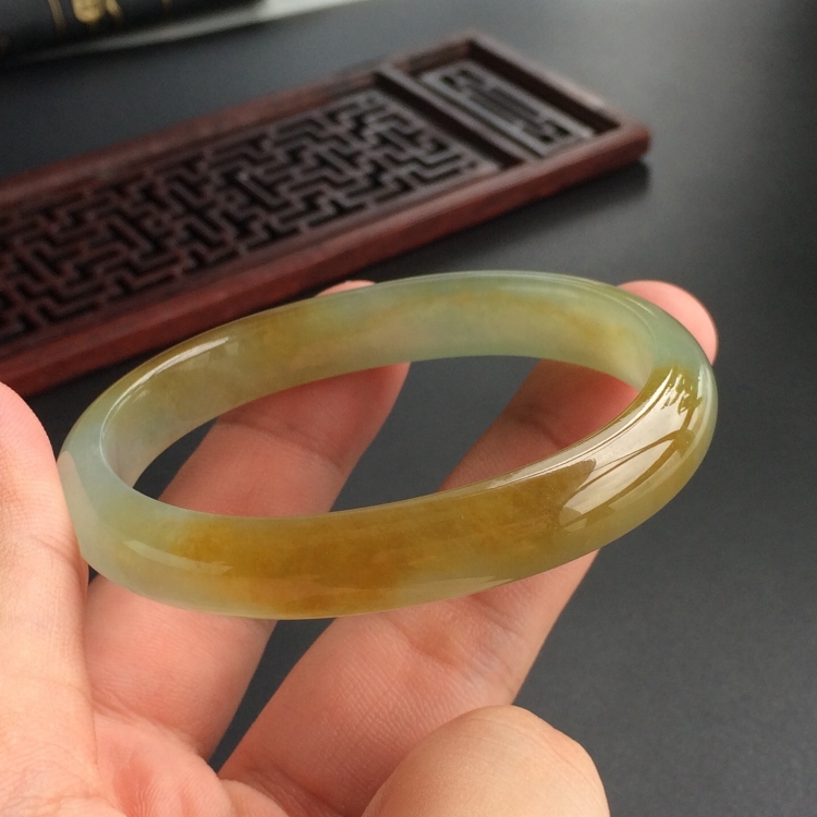 (超值推荐)糯冰种黄翡贵妃镯(52.8mm-45mm)