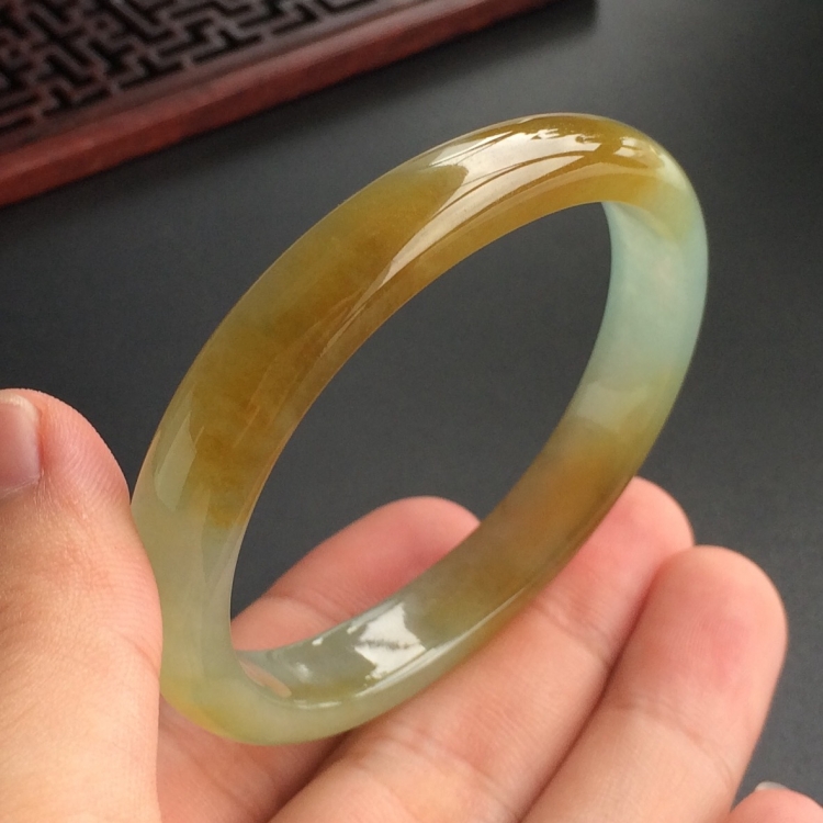 (超值推荐)糯冰种黄翡贵妃镯(52.8mm-45mm)