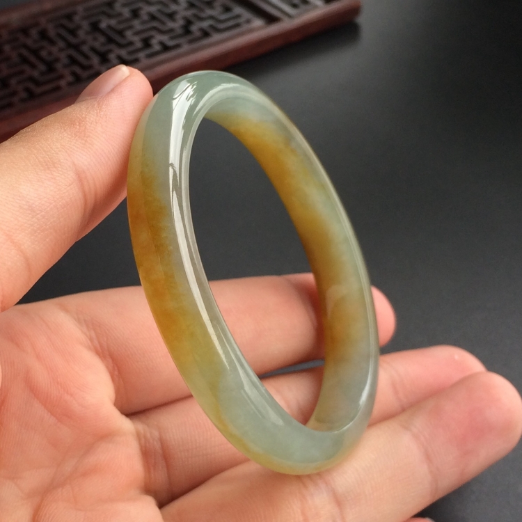 (超值推荐)糯冰种黄翡贵妃镯(52.8mm-45mm)