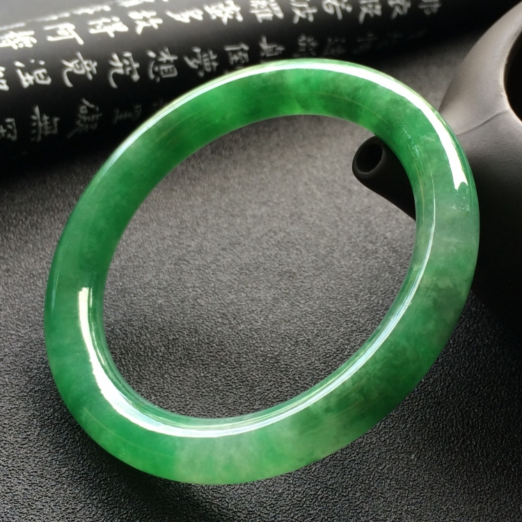 （超值推荐）糯冰种翠色圆条手镯（54.3mm）
