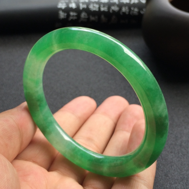 （超值推荐）糯冰种翠色圆条手镯（54.3mm）