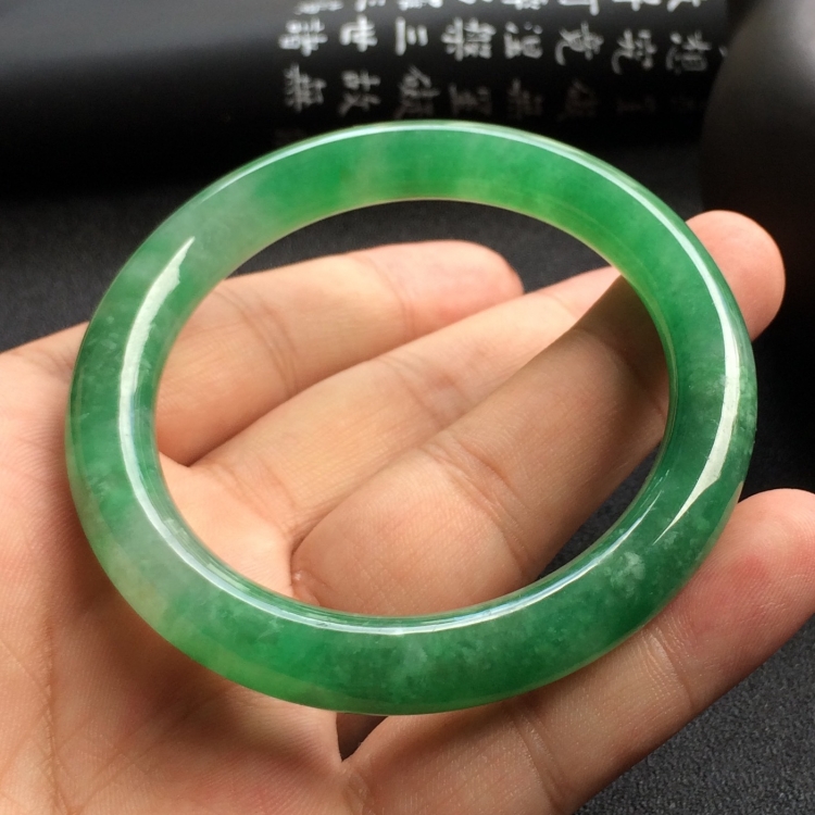 （超值推荐）糯冰种翠色圆条手镯（54.3mm）
