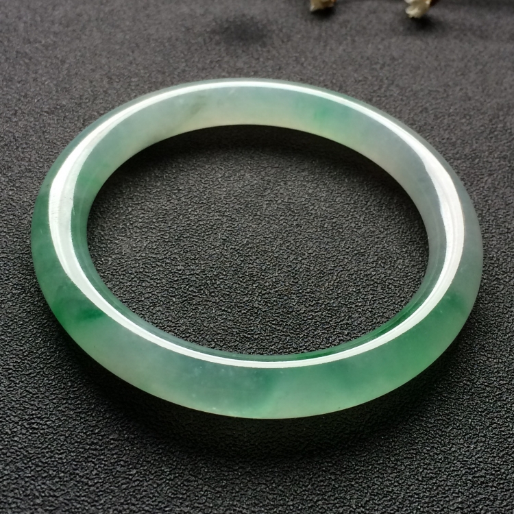 （超值推荐）冰种飘翠圆条手镯（53.3mm）