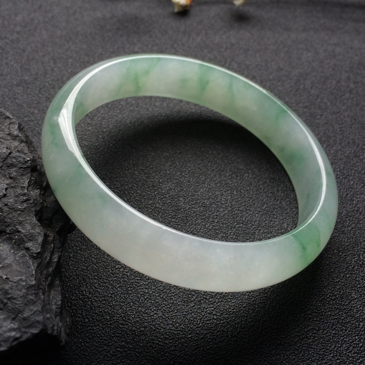 （超值推荐）糯冰种飘花手镯（56.6mm）