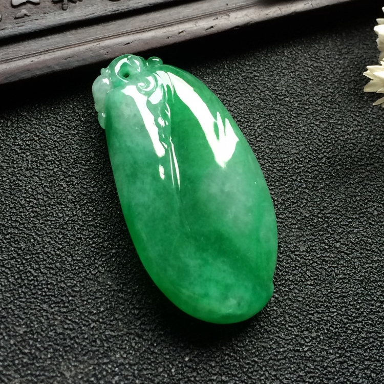（超值推荐）糯冰种翠色福瓜挂件