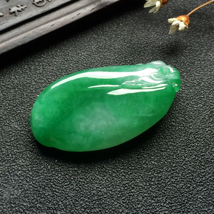 （超值推荐）糯冰种翠色福瓜挂件