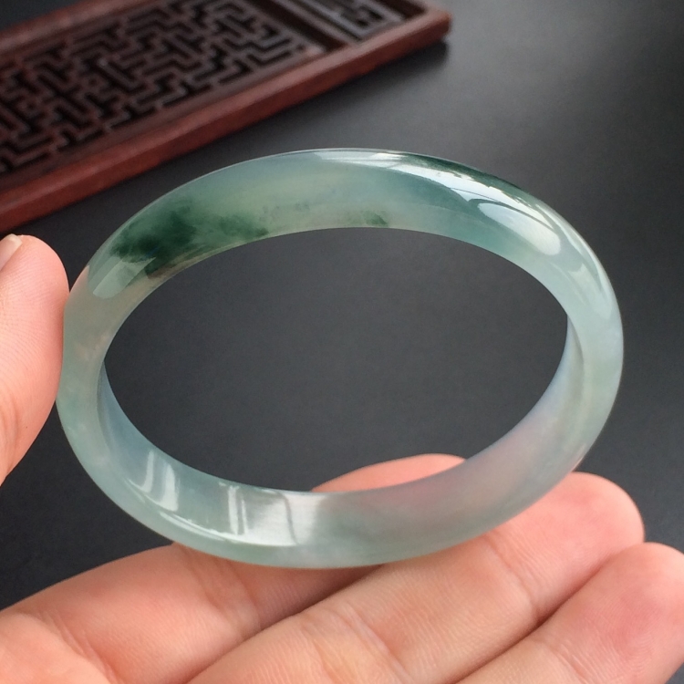 (超值推荐)冰种飘花贵妃镯(55mm-47.6mm)