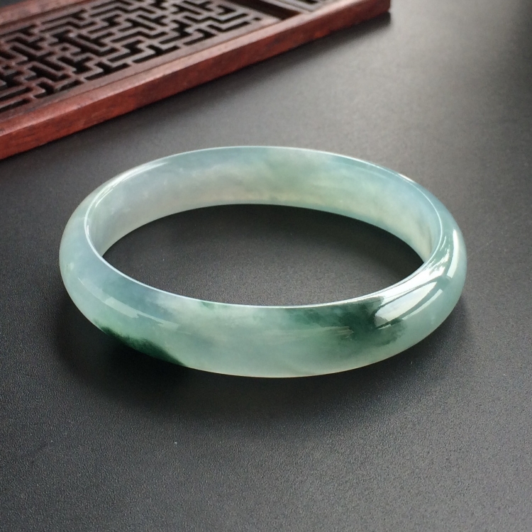 (超值推荐)冰种飘花贵妃镯(55mm-47.6mm)