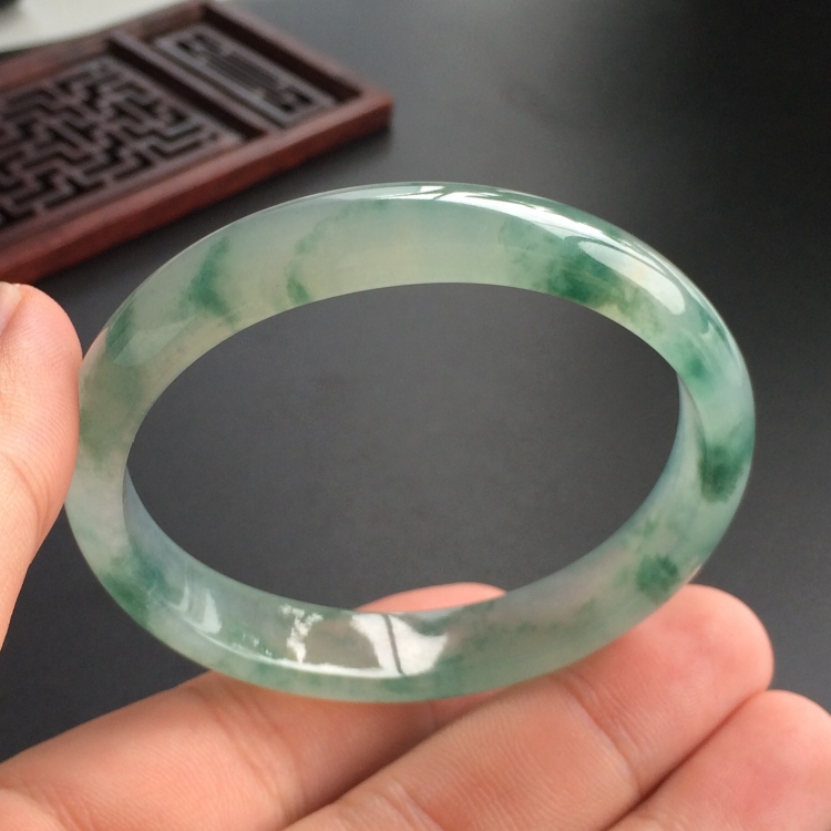 (超值推荐)冰种飘花贵妃镯(53.4mm-45.8mm)