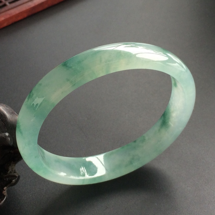 (超值推荐)冰种飘花贵妃镯(53.4mm-45.8mm)