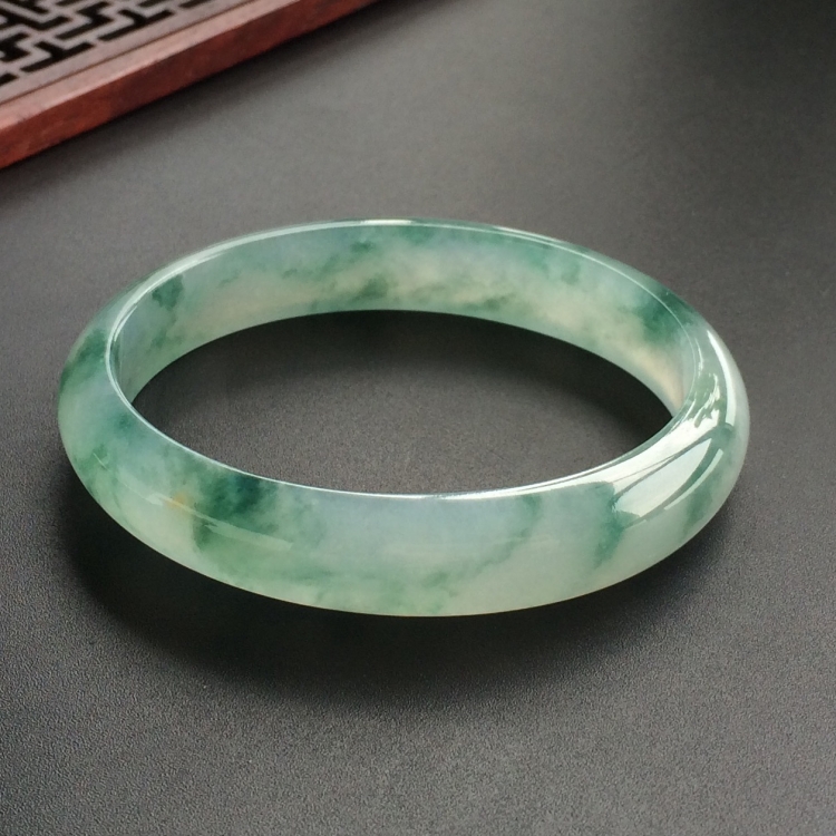 (超值推荐)冰种飘花贵妃镯(53.4mm-45.8mm)