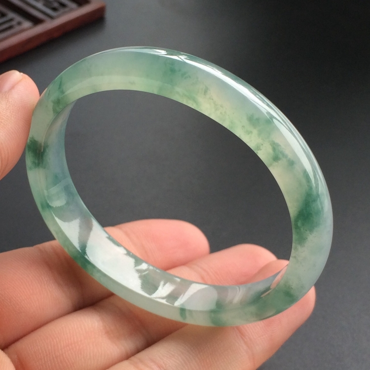 (超值推荐)冰种飘花贵妃镯(53.4mm-45.8mm)