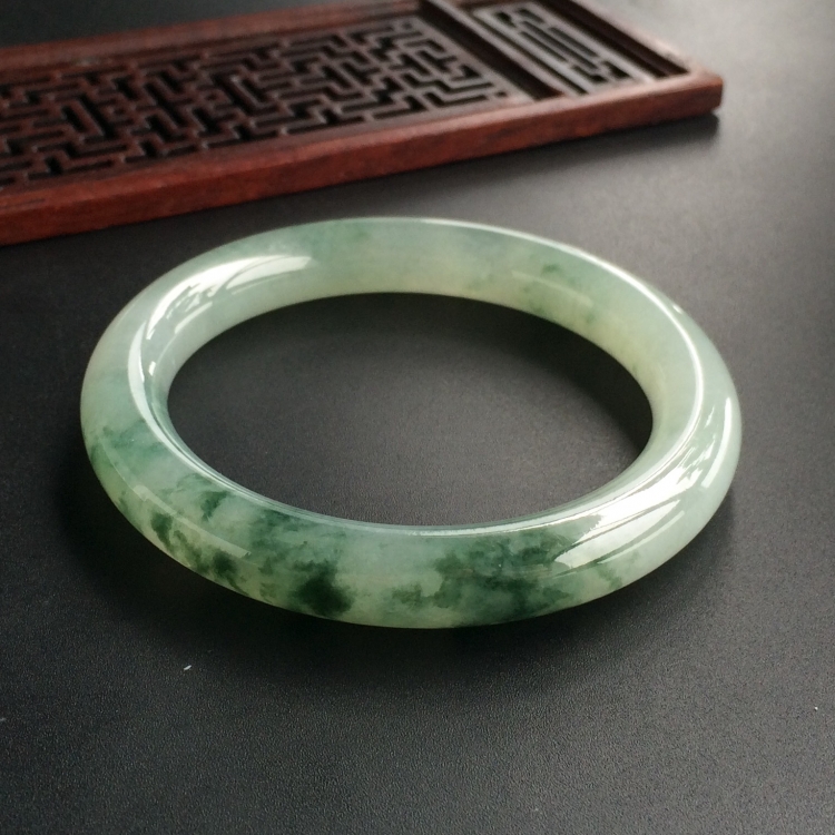 (超值推荐)糯冰种飘花圆条手镯(56.7mm)