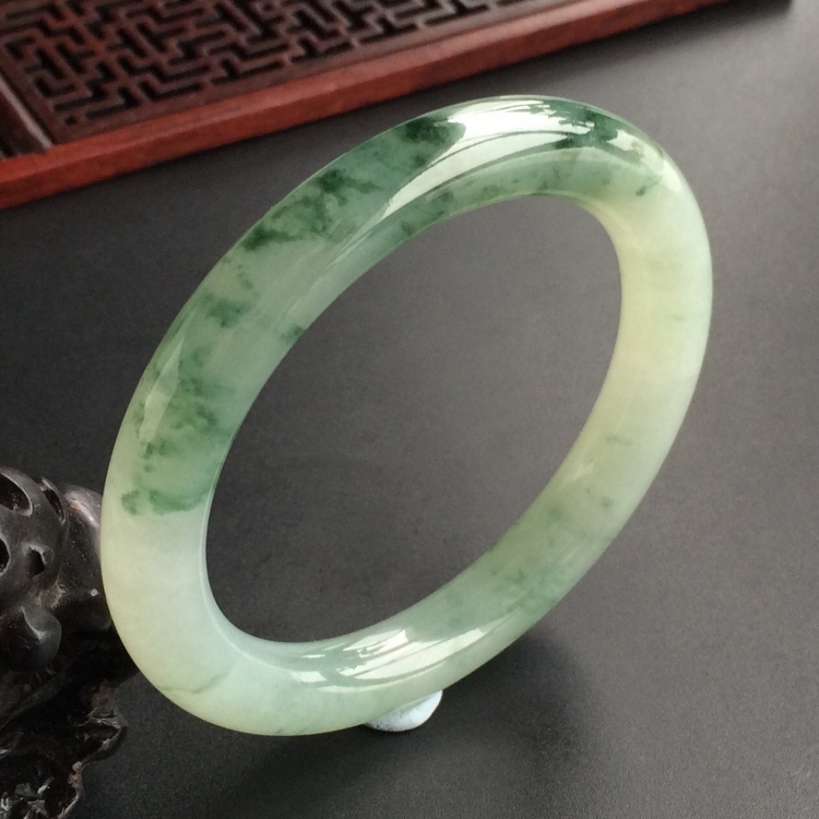 (超值推荐)糯冰种飘花圆条手镯(56.7mm)