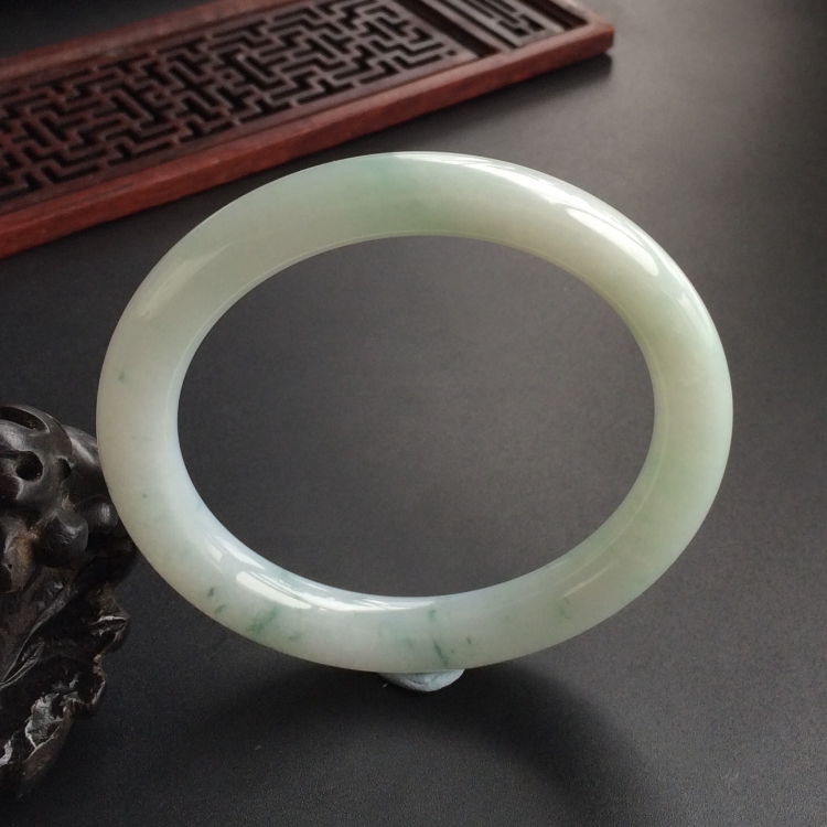 (超值推荐)糯冰种飘花圆条手镯(57.4mm)