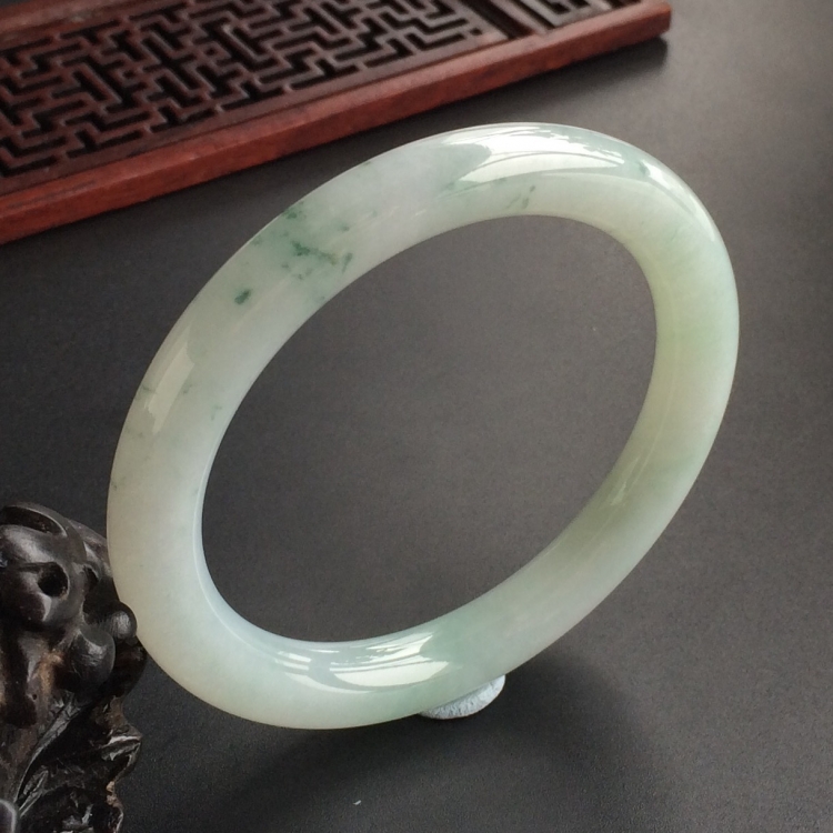 (超值推荐)糯冰种飘花圆条手镯(57.4mm)