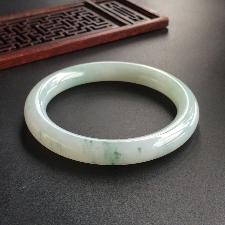 (超值推荐)糯冰种飘花圆条手镯(57.4mm)