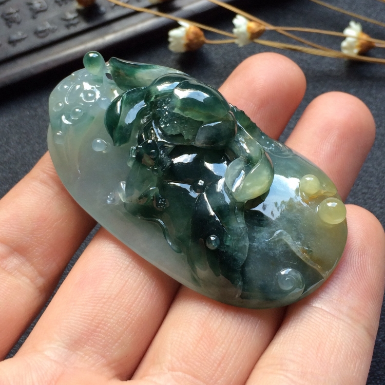 （超值推荐）糯冰种飘花略带黄翡一品清廉挂件