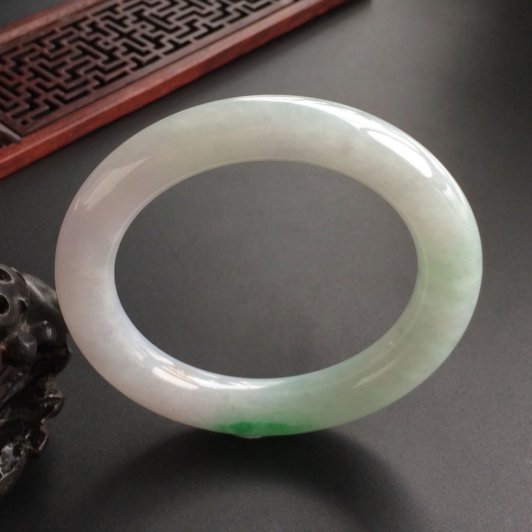 (超值推荐)糯冰种飘翠圆条手镯(56.3mm)