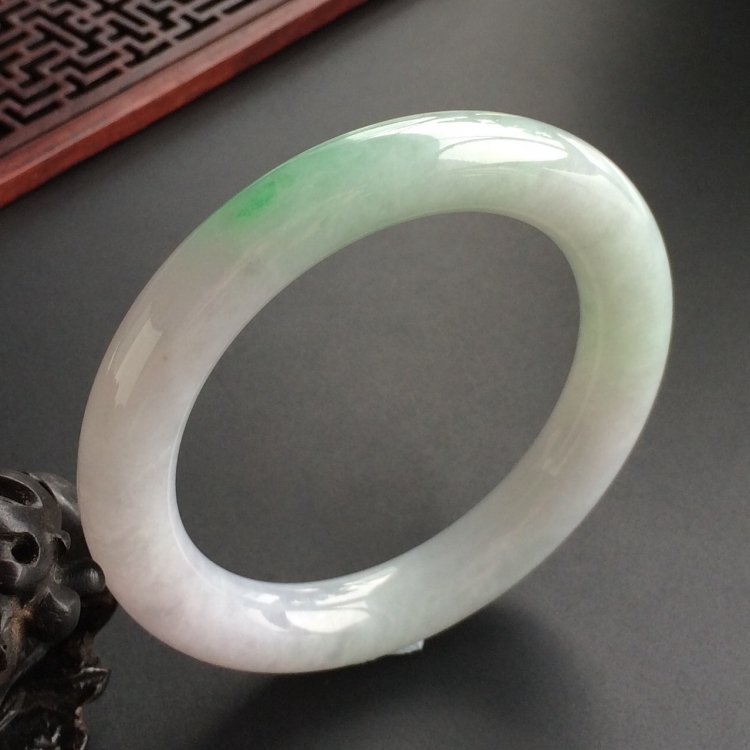 (超值推荐)糯冰种飘翠圆条手镯(56.3mm)