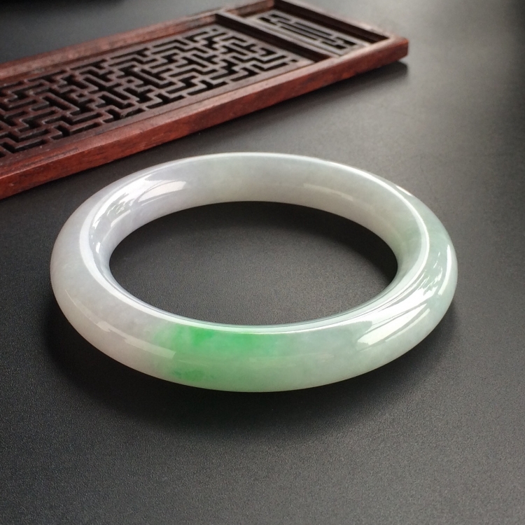 (超值推荐)糯冰种飘翠圆条手镯(56.3mm)