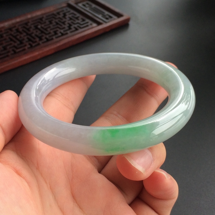 (超值推荐)糯冰种飘翠圆条手镯(56.3mm)