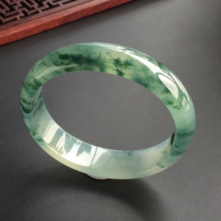 (超值推荐)冰种飘花贵妃镯(53.5mm-47.2mm)