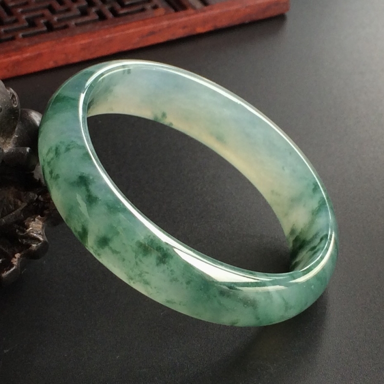 (超值推荐)冰种飘花贵妃镯(53.5mm-47.2mm)