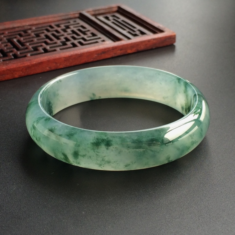 (超值推荐)冰种飘花贵妃镯(53.5mm-47.2mm)