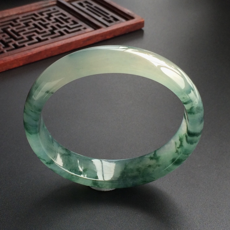 (超值推荐)冰种飘花贵妃镯(53.5mm-47.2mm)