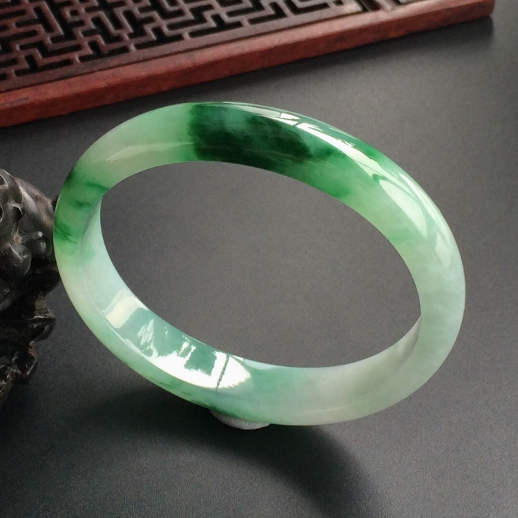 (超值推荐)糯冰种飘翠贵妃镯(55.5mm-49.6mm)