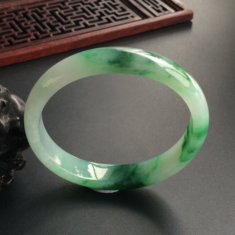 (超值推荐)糯冰种飘翠贵妃镯(55.5mm-49.6mm)