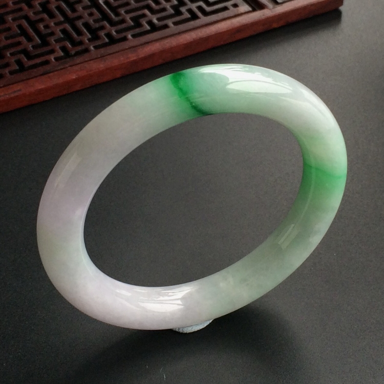 (超值推荐)糯冰种飘翠圆条手镯(52.8mm)