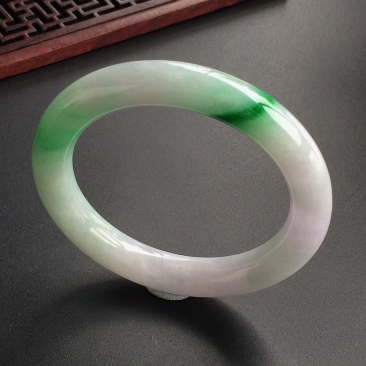 (超值推荐)糯冰种飘翠圆条手镯(52.8mm)