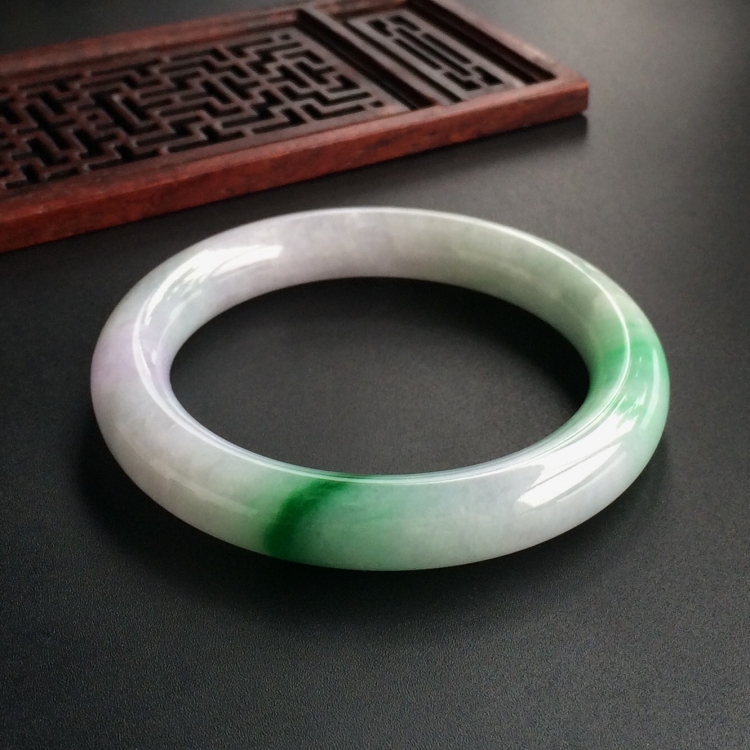 (超值推荐)糯冰种飘翠圆条手镯(52.8mm)