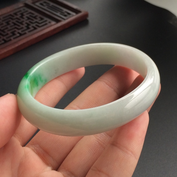 (超值推荐)糯冰种飘翠贵妃镯(56mm-48.8mm)