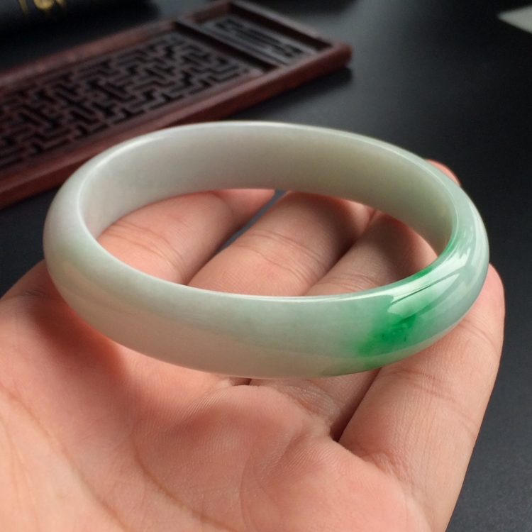 (超值推荐)糯冰种飘翠贵妃镯(56mm-48.8mm)