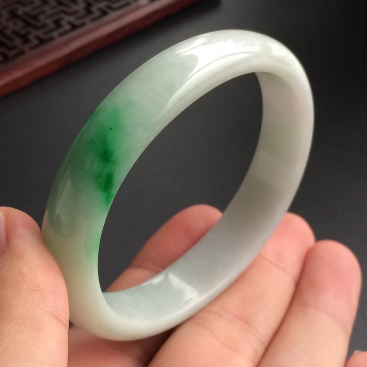 (超值推荐)糯冰种飘翠贵妃镯(56mm-48.8mm)