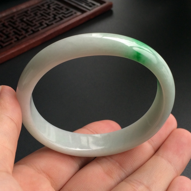 (超值推荐)糯冰种飘翠贵妃镯(56mm-48.8mm)
