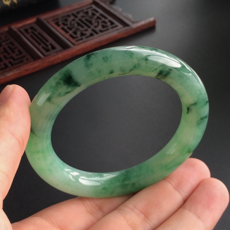(超值推荐)糯冰种飘花圆条手镯(53.6mm)