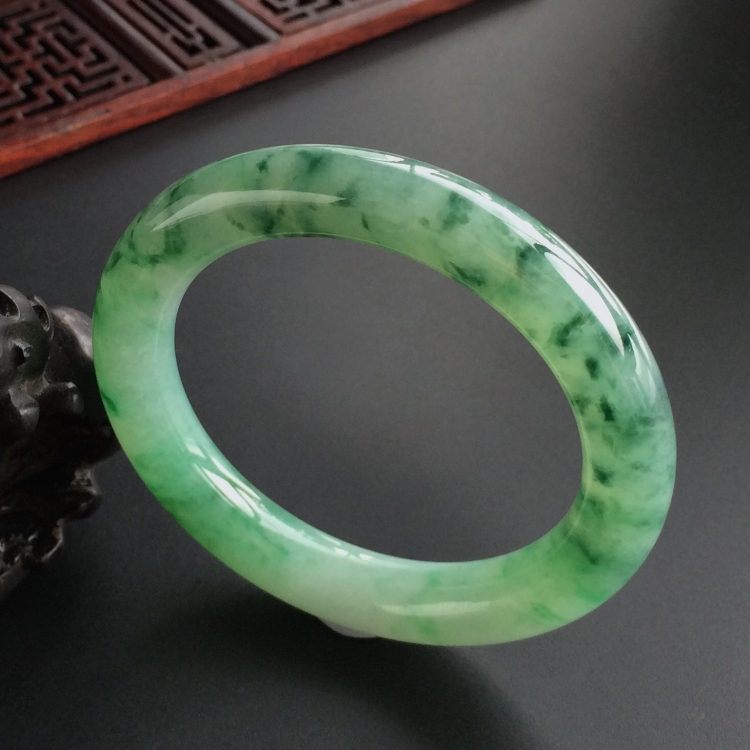 (超值推荐)糯冰种飘花圆条手镯(53.6mm)