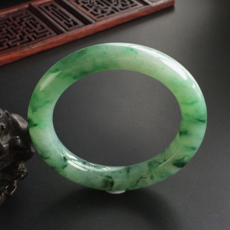 (超值推荐)糯冰种飘花圆条手镯(53.6mm)