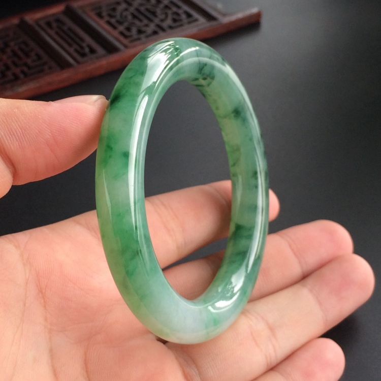 (超值推荐)糯冰种飘花圆条手镯(53.6mm)