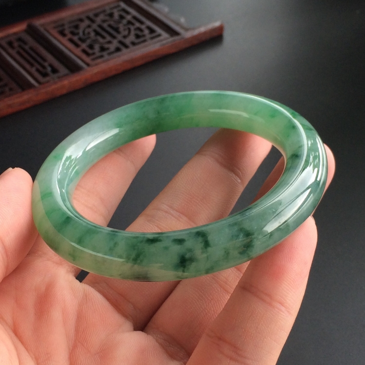 (超值推荐)糯冰种飘花圆条手镯(53.6mm)