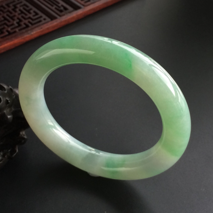 (超值推荐)糯冰种晴水略飘翠圆条手镯(58mm)