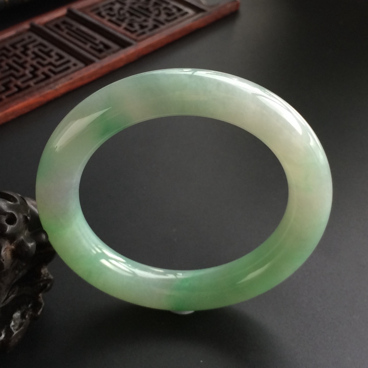 (超值推荐)糯冰种晴水略飘翠圆条手镯(58mm)