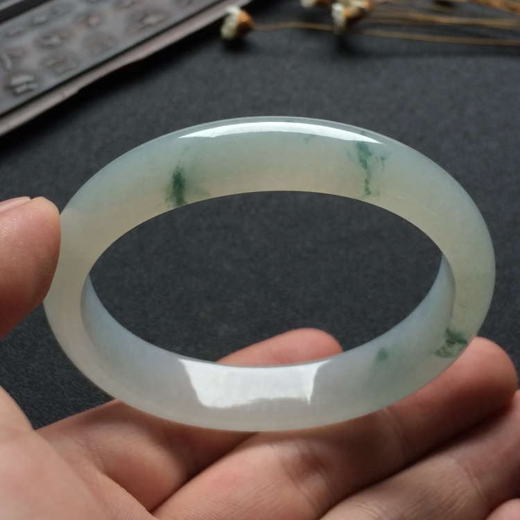 （超值推荐）糯冰种飘花贵妃镯（55.6mm-50.6mm）