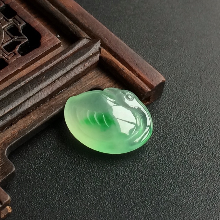 (超值推荐)冰种飘翠天鹅戒面